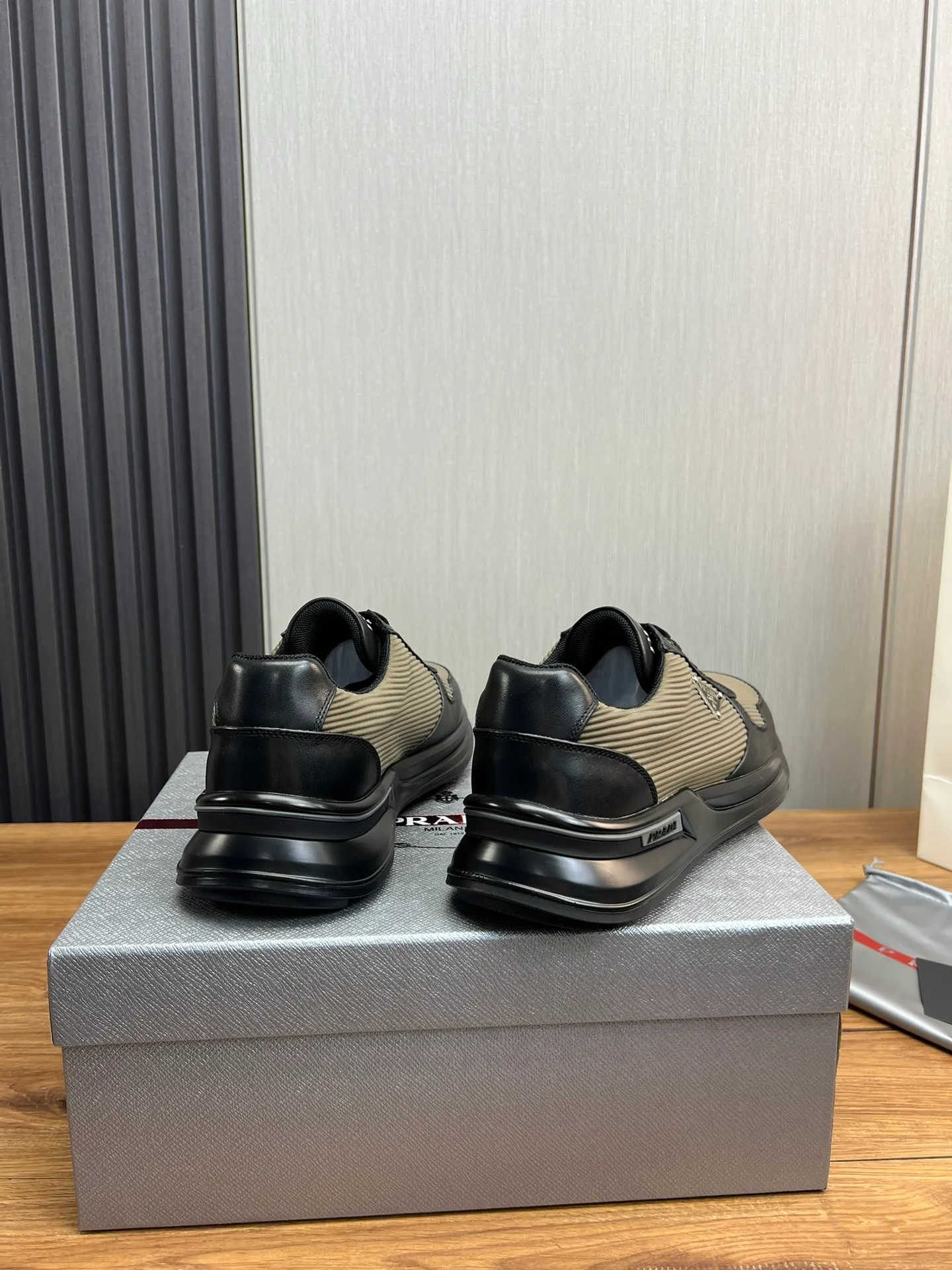 Men's shoes 💰580💰 [PRADA] Men's shoes are popular in the counter, official website is synchronized, 1 high-quality shipment ✔️Original cowhide stitching mesh + cowhide lining, 1🆚1 replica, original original bottom, 38-45 (45 customized, non-refundable)